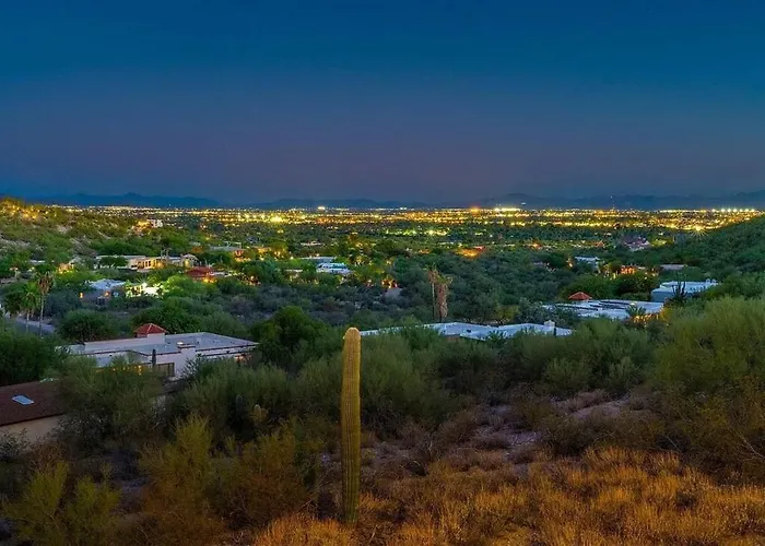 Avenida Panorama — Luxury Foothills Estate | Golf Sim + Pool | Sleeps 12 Holiday home