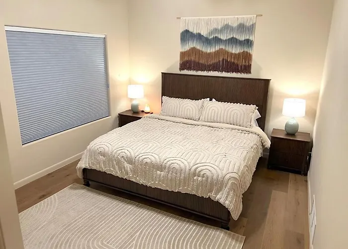 Avenida Panorama — Luxury Foothills Estate | Golf Sim + Pool | Sleeps 12