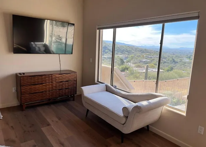 Avenida Panorama — Luxury Foothills Estate | Golf Sim + Pool | Sleeps 12 Holiday home
