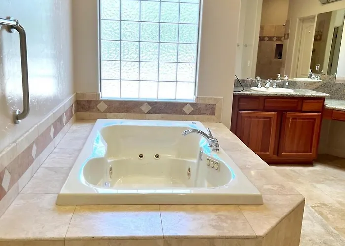 Avenida Panorama — Luxury Foothills Estate | Golf Sim + Pool | Sleeps 12 Tucson