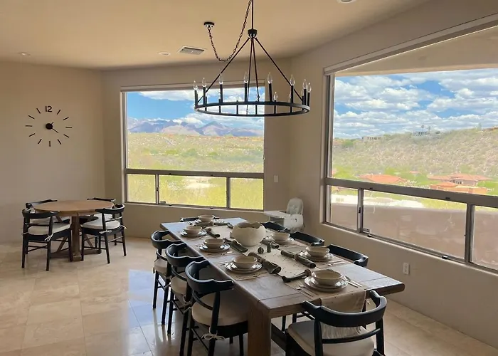 Avenida Panorama — Luxury Foothills Estate | Golf Sim + Pool | Sleeps 12 Holiday home *