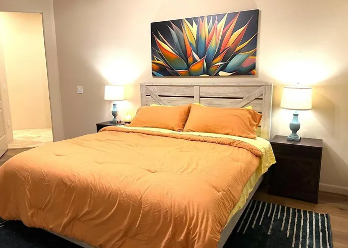 Holiday home Avenida Panorama — Luxury Foothills Estate | Golf Sim + Pool | Sleeps 12 Tucson