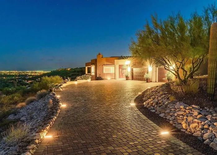 Avenida Panorama — Luxury Foothills Estate | Golf Sim + Pool | Sleeps 12 Holiday home *