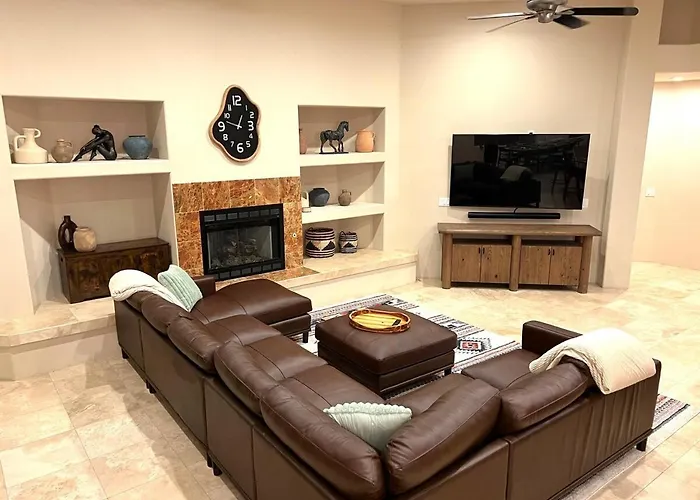 Avenida Panorama — Luxury Foothills Estate | Golf Sim + Pool | Sleeps 12 Holiday home *