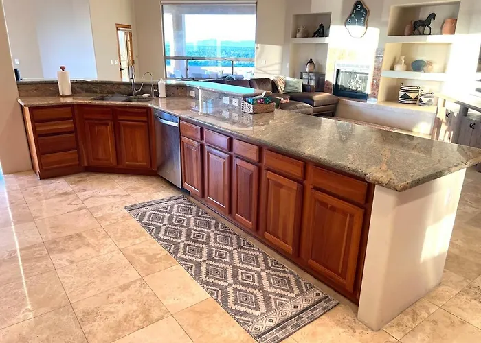 Avenida Panorama — Luxury Foothills Estate | Golf Sim + Pool | Sleeps 12 Holiday home Tucson