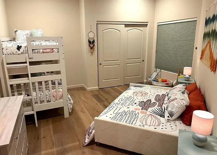 Holiday home Avenida Panorama — Luxury Foothills Estate | Golf Sim + Pool | Sleeps 12