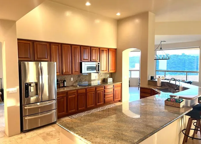 Avenida Panorama — Luxury Foothills Estate | Golf Sim + Pool | Sleeps 12 Tucson