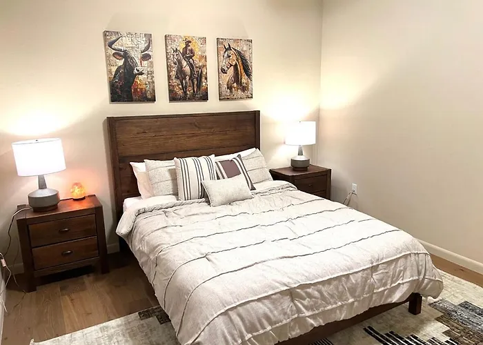 Holiday home Avenida Panorama — Luxury Foothills Estate | Golf Sim + Pool | Sleeps 12 Tucson